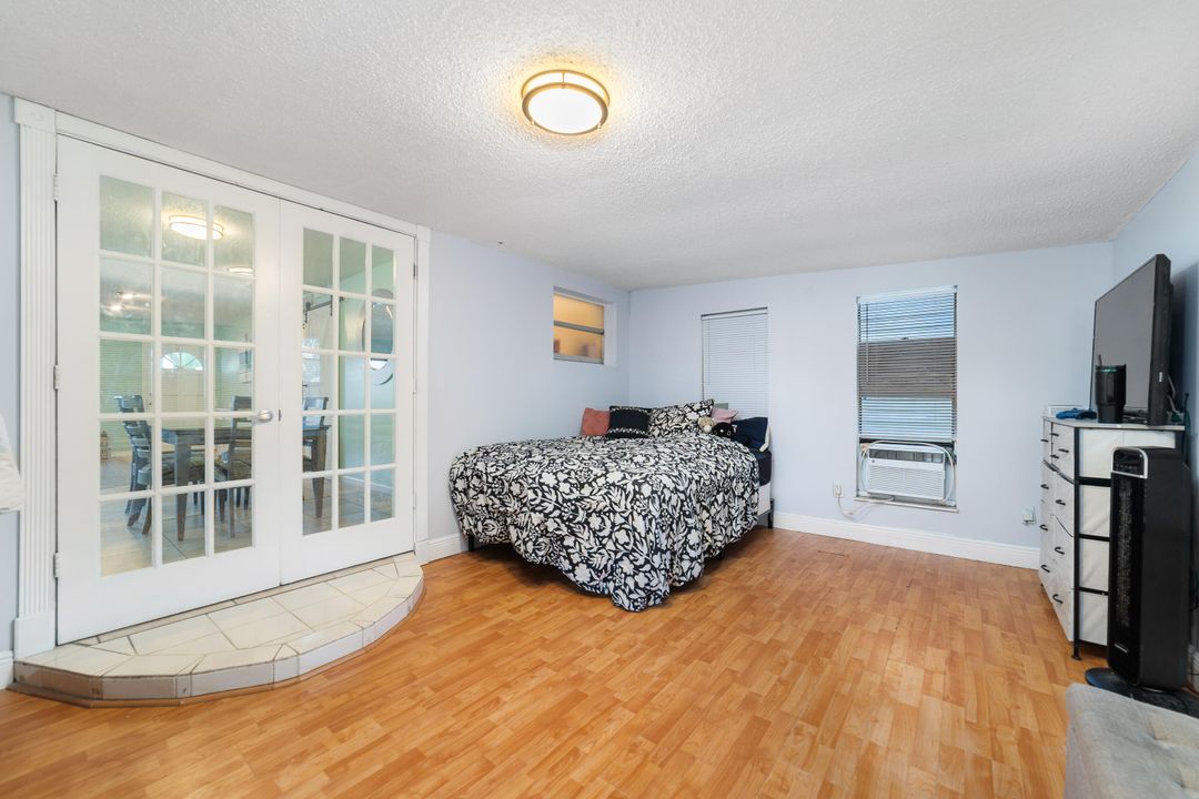 For Sale: $309,999 (2 beds, 2 baths, 1218 Square Feet)