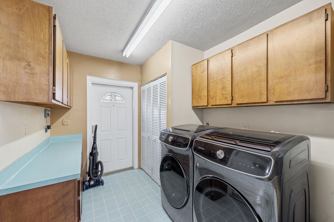 For Sale: $389,000 (3 beds, 2 baths, 1453 Square Feet)