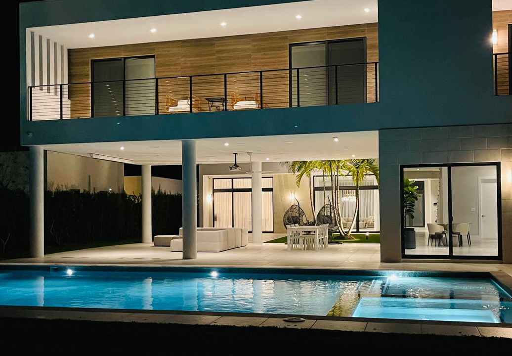 Activo con contrato: $3,250,000 (5 camas, 6 baños, 5293 Pies cuadrados)