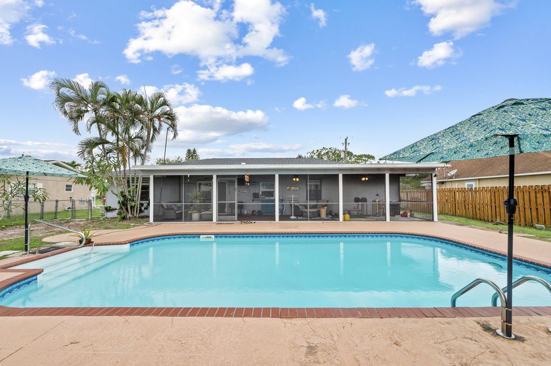 For Sale: $389,000 (3 beds, 2 baths, 1453 Square Feet)