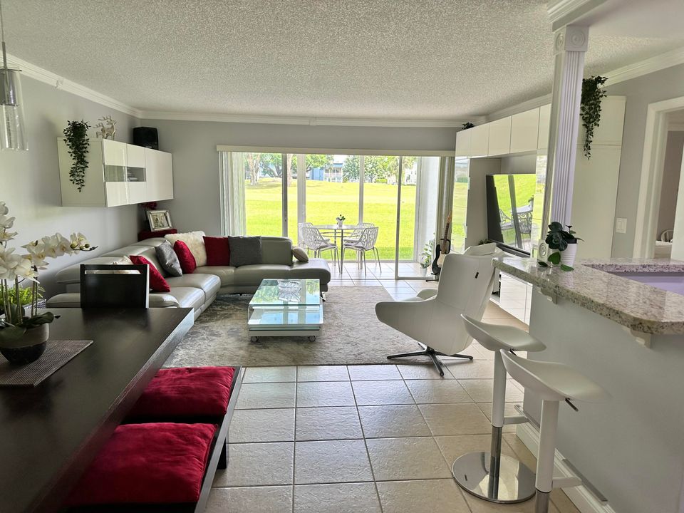 For Sale: $249,500 (2 beds, 2 baths, 1040 Square Feet)