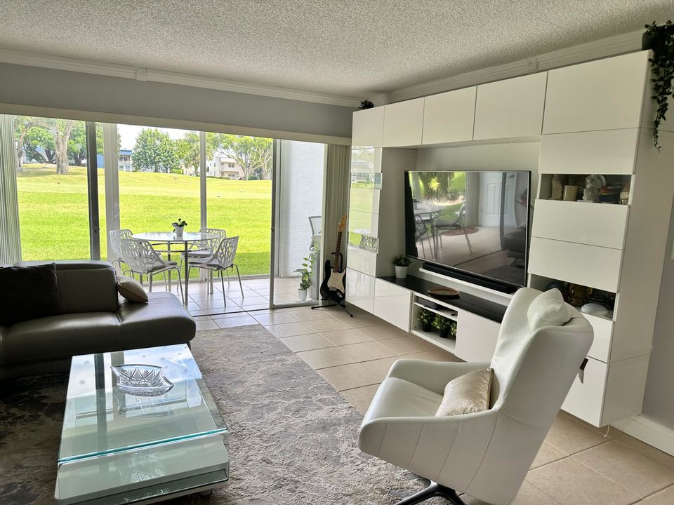 For Sale: $249,500 (2 beds, 2 baths, 1040 Square Feet)