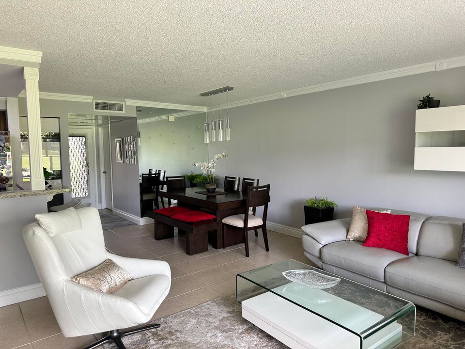 For Sale: $249,500 (2 beds, 2 baths, 1040 Square Feet)