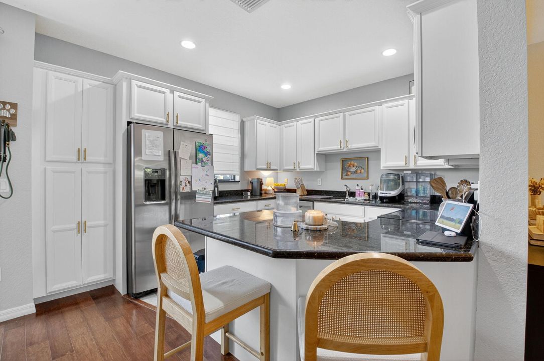 合同活跃: $490,000 (3 贝兹, 2 浴室, 1911 平方英尺)