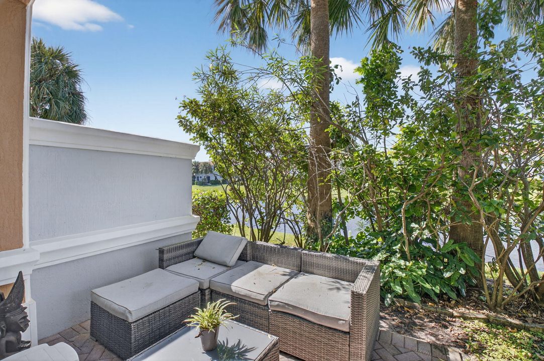 合同活跃: $490,000 (3 贝兹, 2 浴室, 1911 平方英尺)