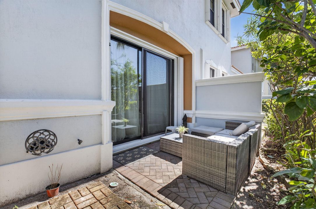 合同活跃: $490,000 (3 贝兹, 2 浴室, 1911 平方英尺)