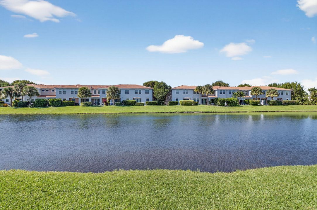 合同活跃: $490,000 (3 贝兹, 2 浴室, 1911 平方英尺)