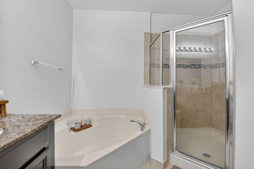 合同活跃: $490,000 (3 贝兹, 2 浴室, 1911 平方英尺)