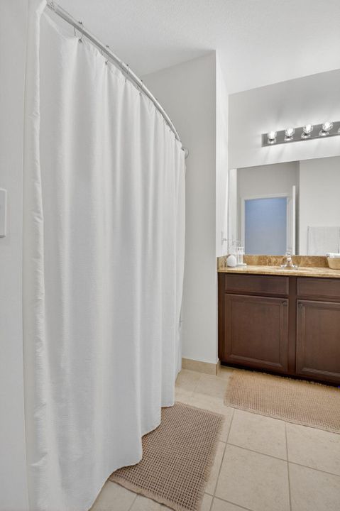 合同活跃: $490,000 (3 贝兹, 2 浴室, 1911 平方英尺)