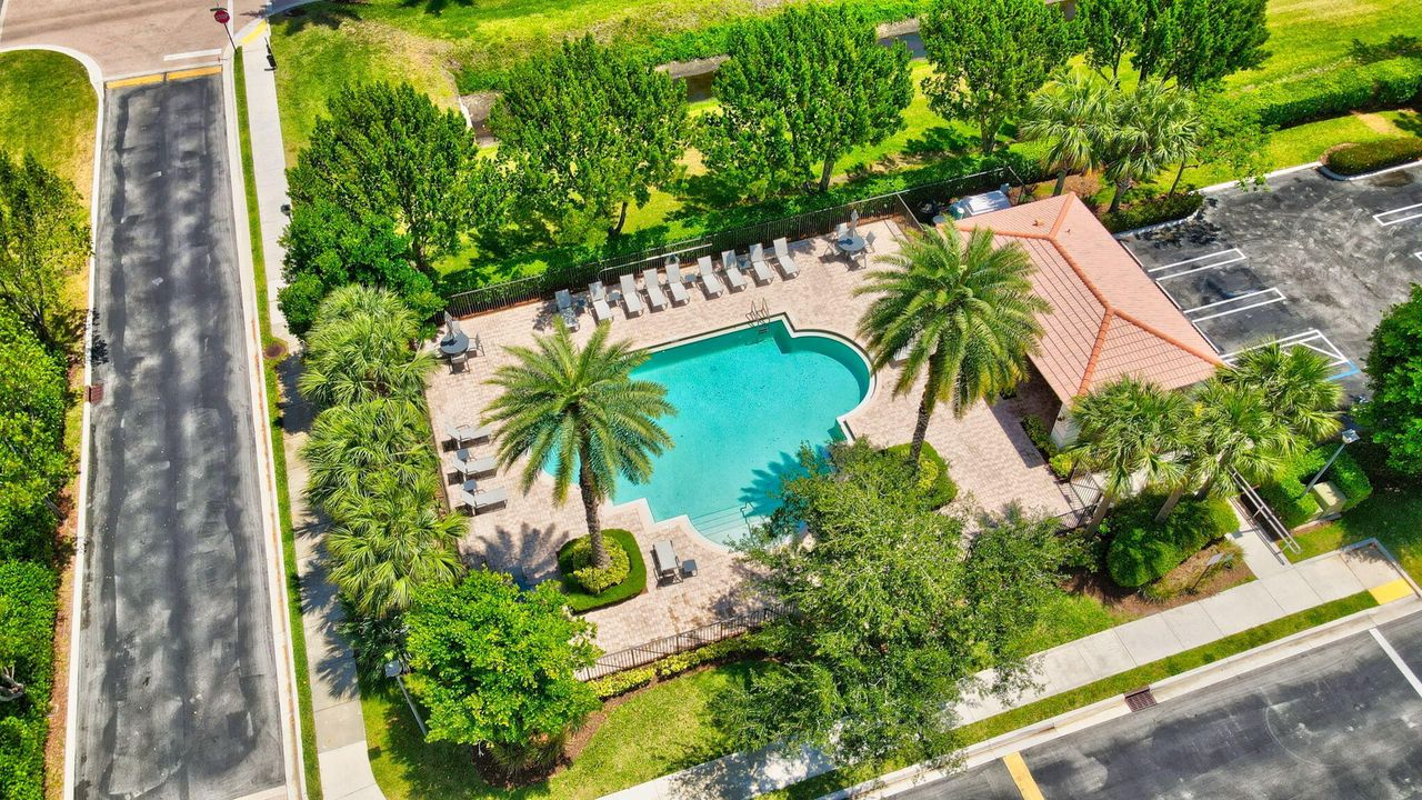 合同活跃: $490,000 (3 贝兹, 2 浴室, 1911 平方英尺)