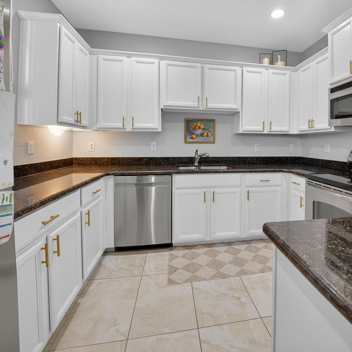 合同活跃: $490,000 (3 贝兹, 2 浴室, 1911 平方英尺)