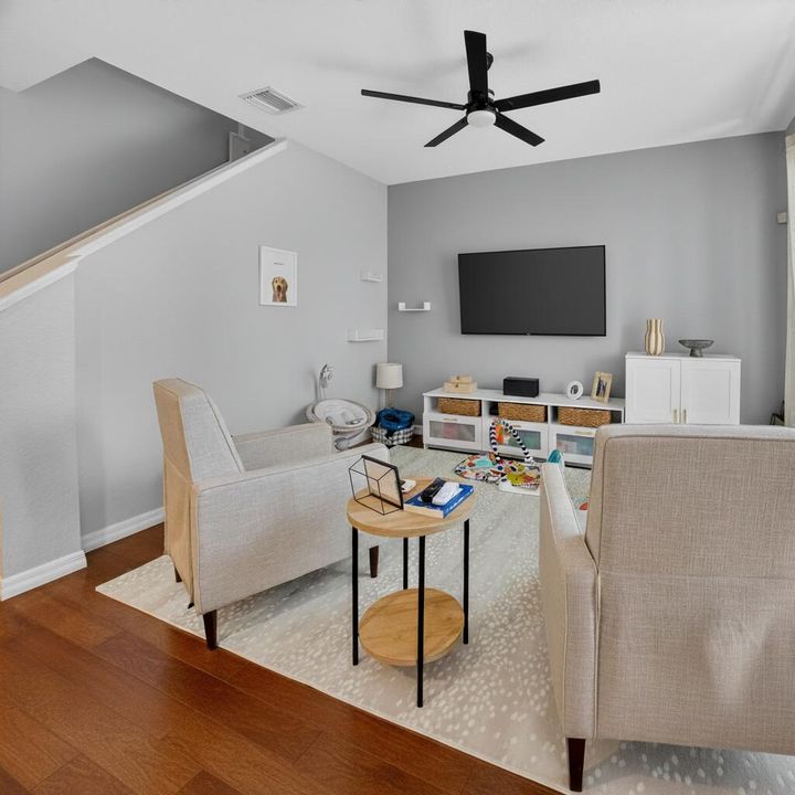 合同活跃: $490,000 (3 贝兹, 2 浴室, 1911 平方英尺)