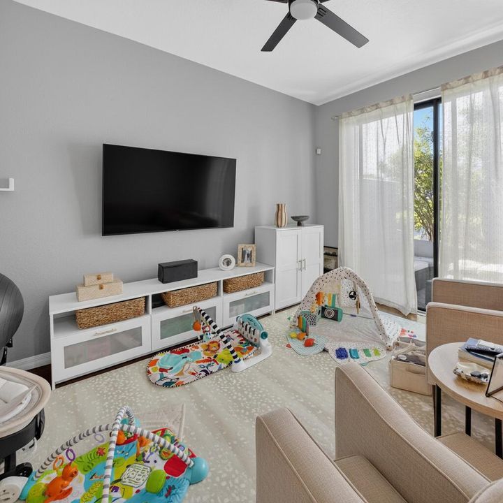 合同活跃: $490,000 (3 贝兹, 2 浴室, 1911 平方英尺)