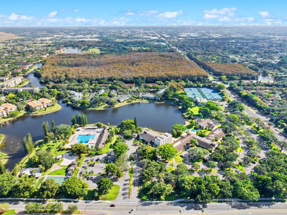 Active With Contract: $255,000 (2 beds, 2 baths, 978 Square Feet)