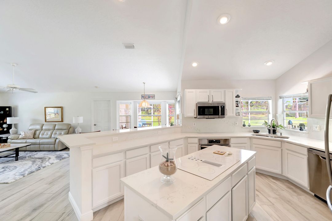 En Venta: $740,000 (4 camas, 3 baños, 2456 Pies cuadrados)