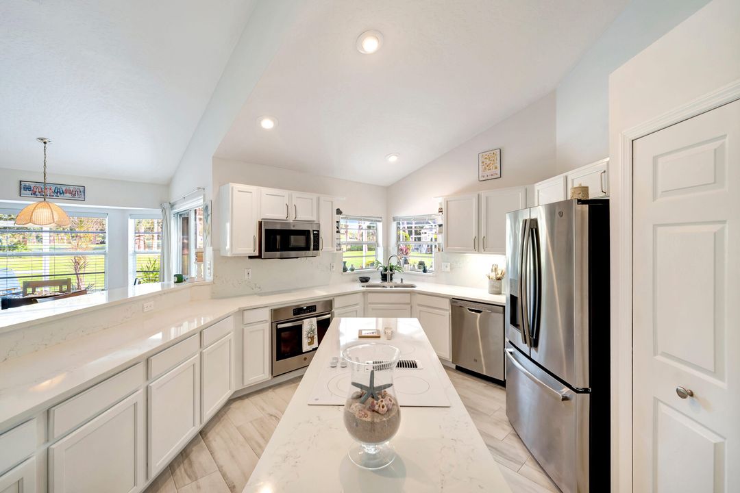 En Venta: $740,000 (4 camas, 3 baños, 2456 Pies cuadrados)