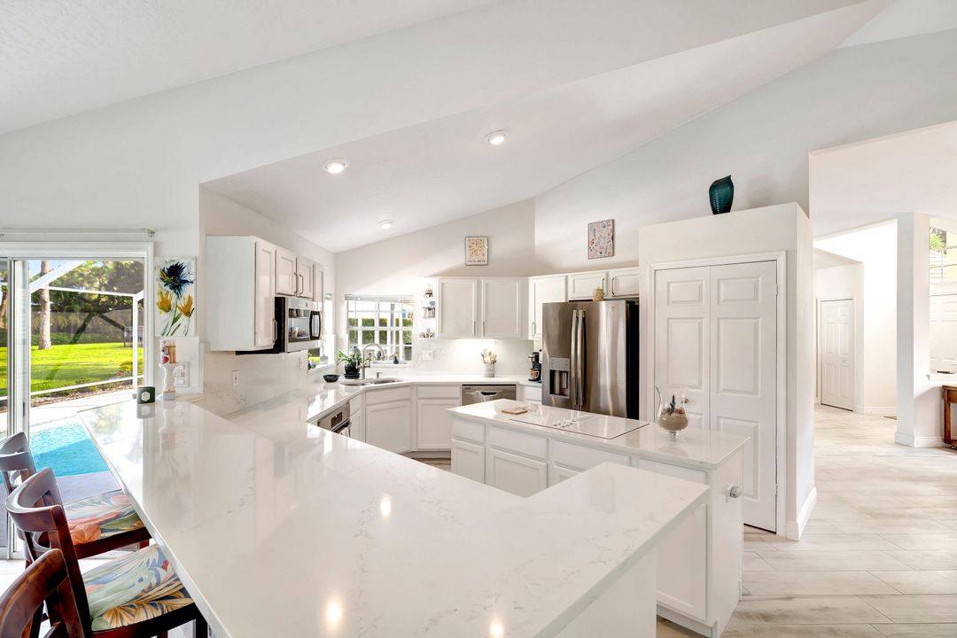 En Venta: $740,000 (4 camas, 3 baños, 2456 Pies cuadrados)