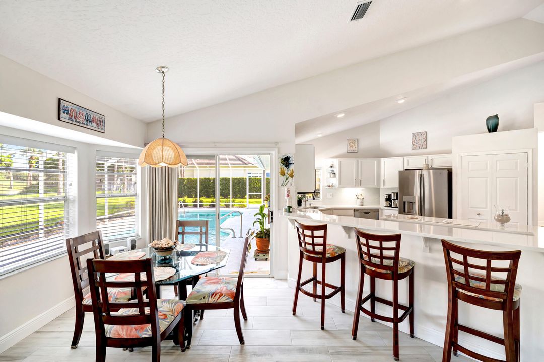 En Venta: $740,000 (4 camas, 3 baños, 2456 Pies cuadrados)