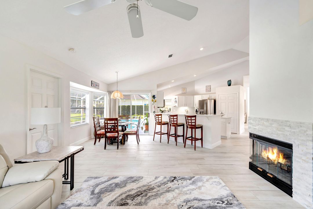 En Venta: $740,000 (4 camas, 3 baños, 2456 Pies cuadrados)