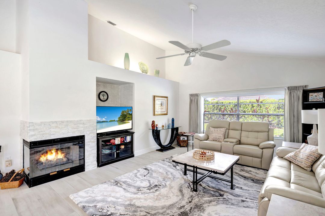 En Venta: $740,000 (4 camas, 3 baños, 2456 Pies cuadrados)