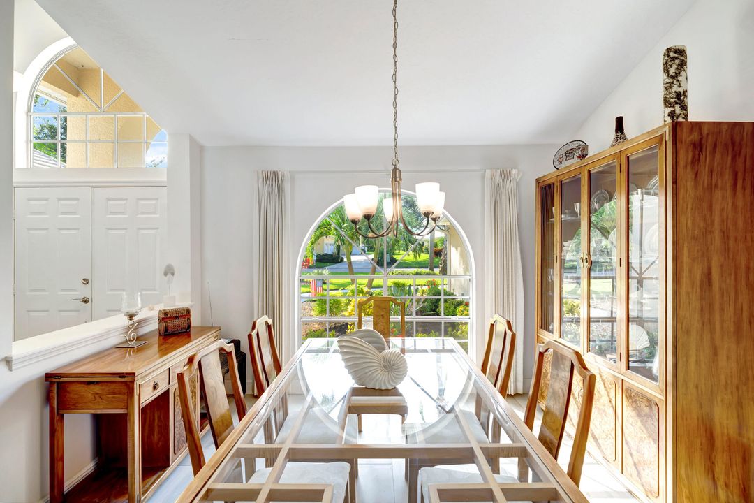 En Venta: $740,000 (4 camas, 3 baños, 2456 Pies cuadrados)