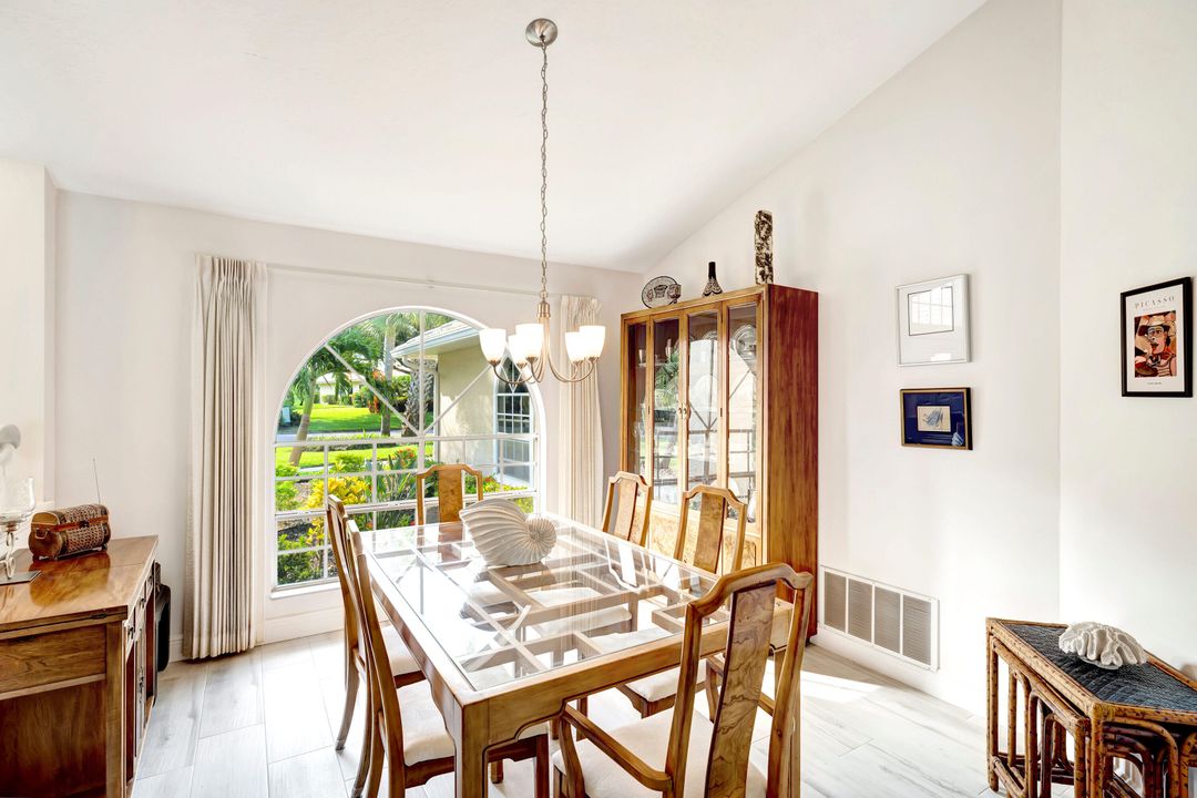 En Venta: $740,000 (4 camas, 3 baños, 2456 Pies cuadrados)