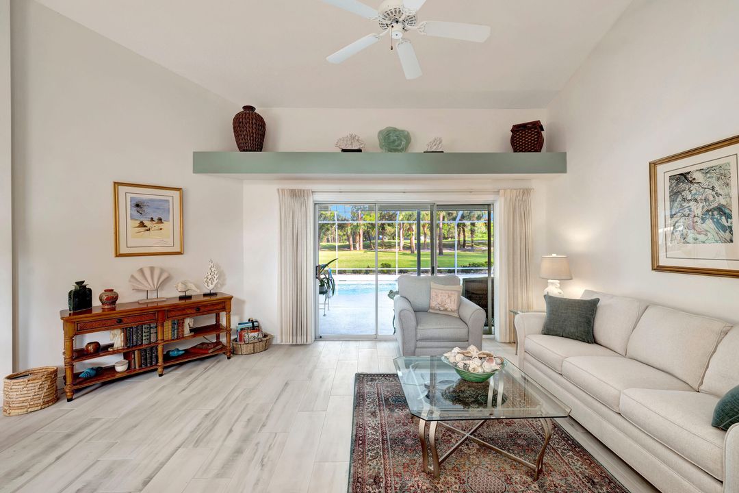 En Venta: $740,000 (4 camas, 3 baños, 2456 Pies cuadrados)