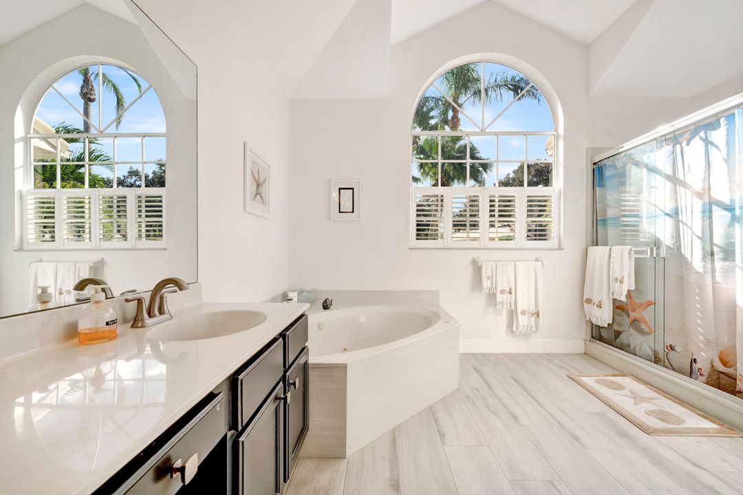 En Venta: $740,000 (4 camas, 3 baños, 2456 Pies cuadrados)