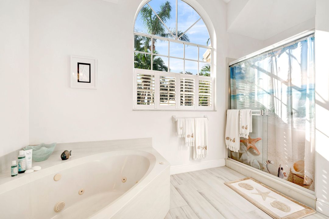 En Venta: $740,000 (4 camas, 3 baños, 2456 Pies cuadrados)