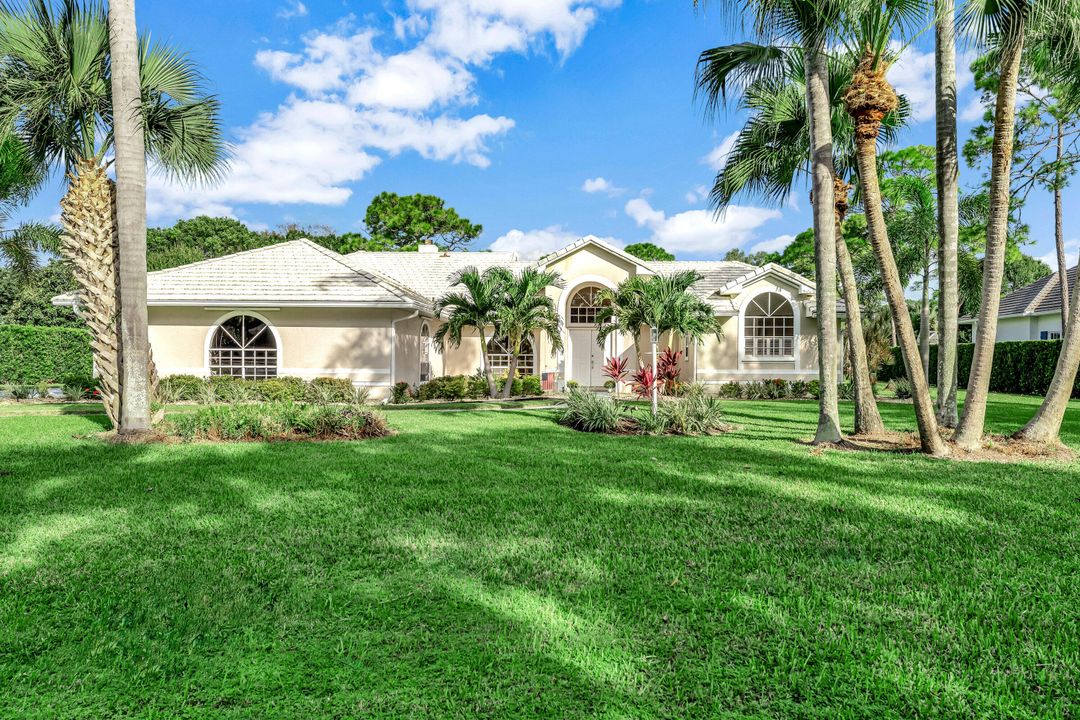 En Venta: $740,000 (4 camas, 3 baños, 2456 Pies cuadrados)