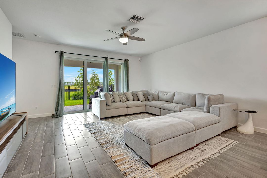 Под контрактом: $599,000 (4 спален, 3 ванн, 2228 Квадратных фут)