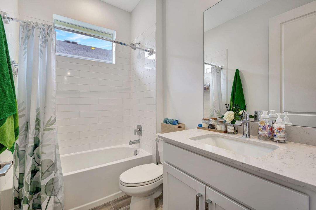 Под контрактом: $599,000 (4 спален, 3 ванн, 2228 Квадратных фут)