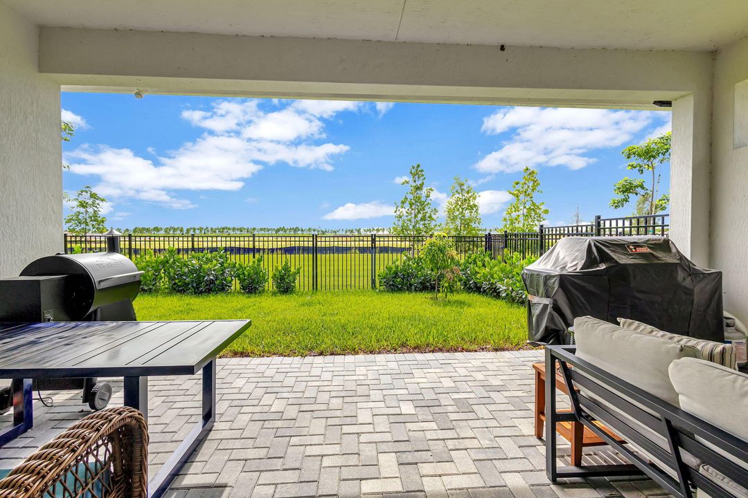 Под контрактом: $599,000 (4 спален, 3 ванн, 2228 Квадратных фут)