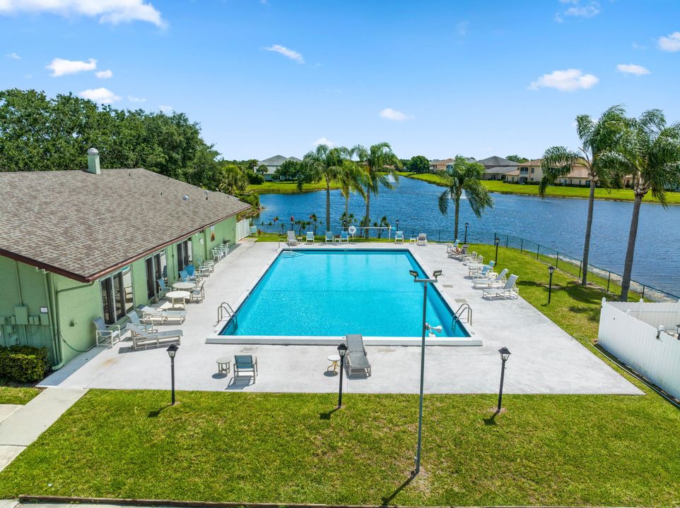 На продажу: $199,000 (2 спален, 2 ванн, 1409 Квадратных фут)