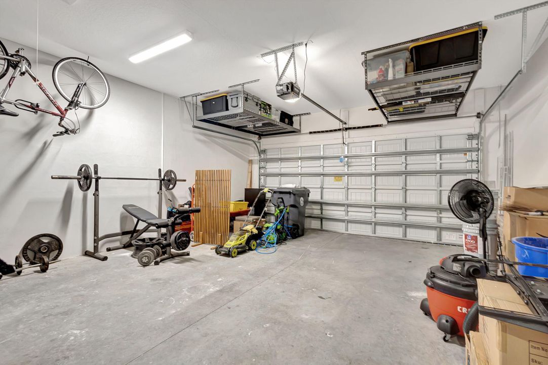 Под контрактом: $599,000 (4 спален, 3 ванн, 2228 Квадратных фут)