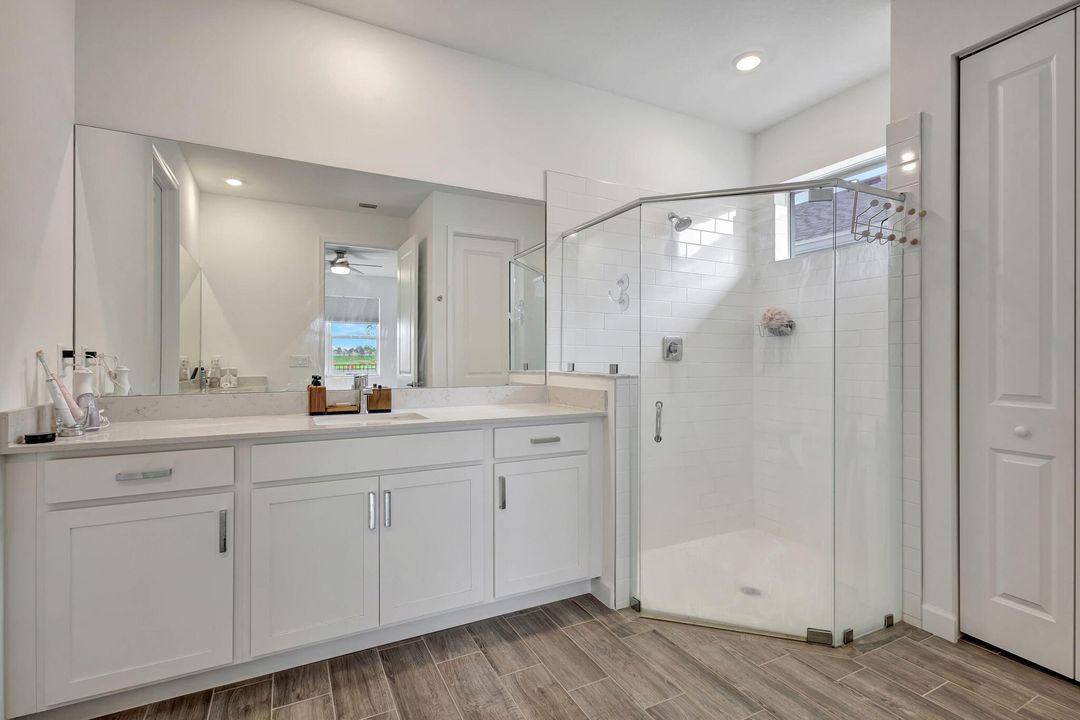 Под контрактом: $599,000 (4 спален, 3 ванн, 2228 Квадратных фут)