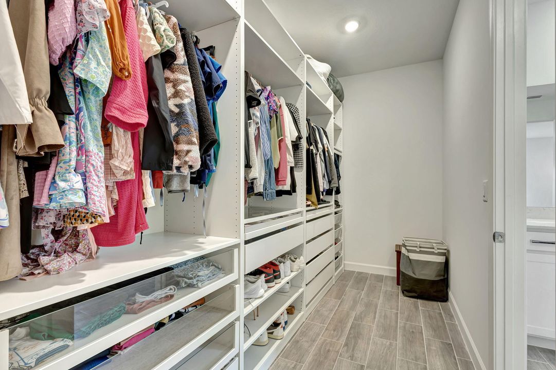 Под контрактом: $599,000 (4 спален, 3 ванн, 2228 Квадратных фут)