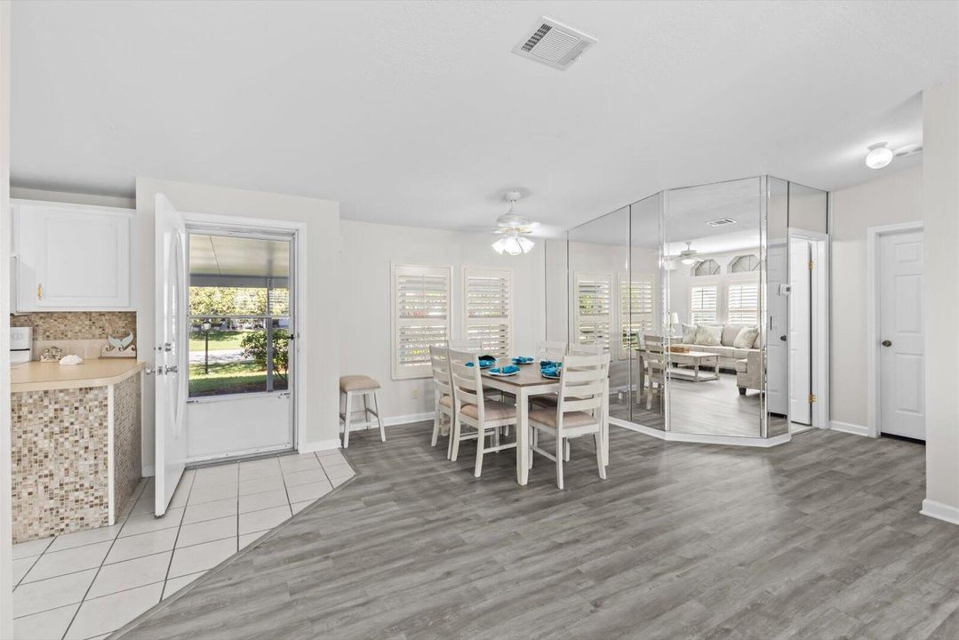 合同活跃: $129,995 (3 贝兹, 2 浴室, 1693 平方英尺)