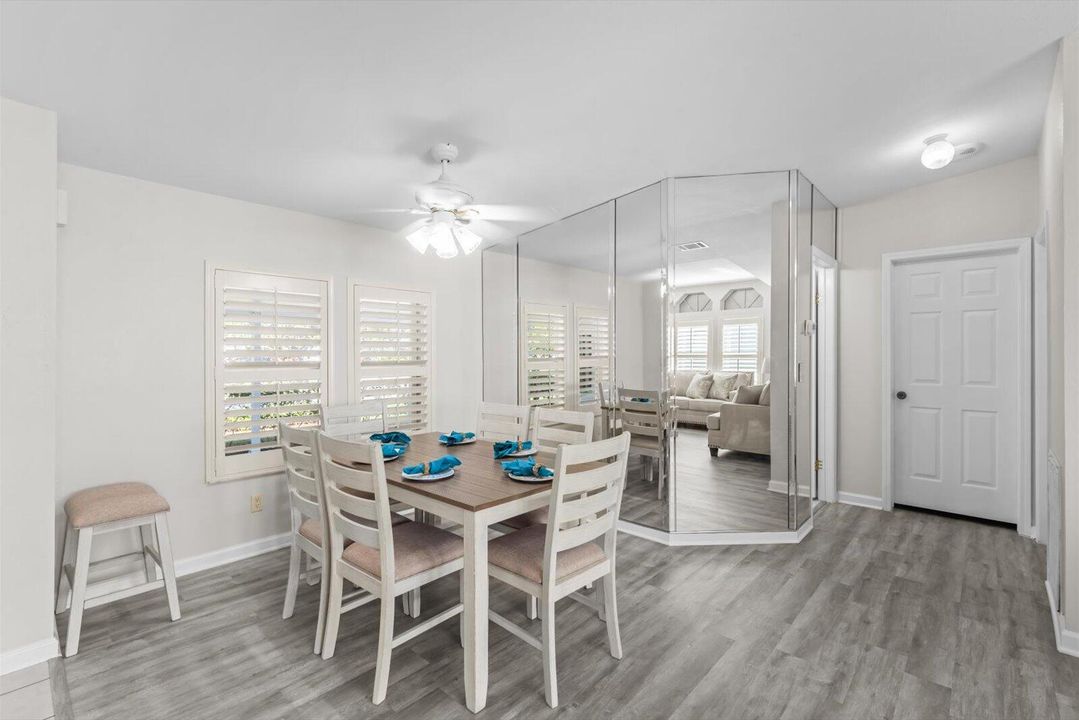 合同活跃: $129,995 (3 贝兹, 2 浴室, 1693 平方英尺)