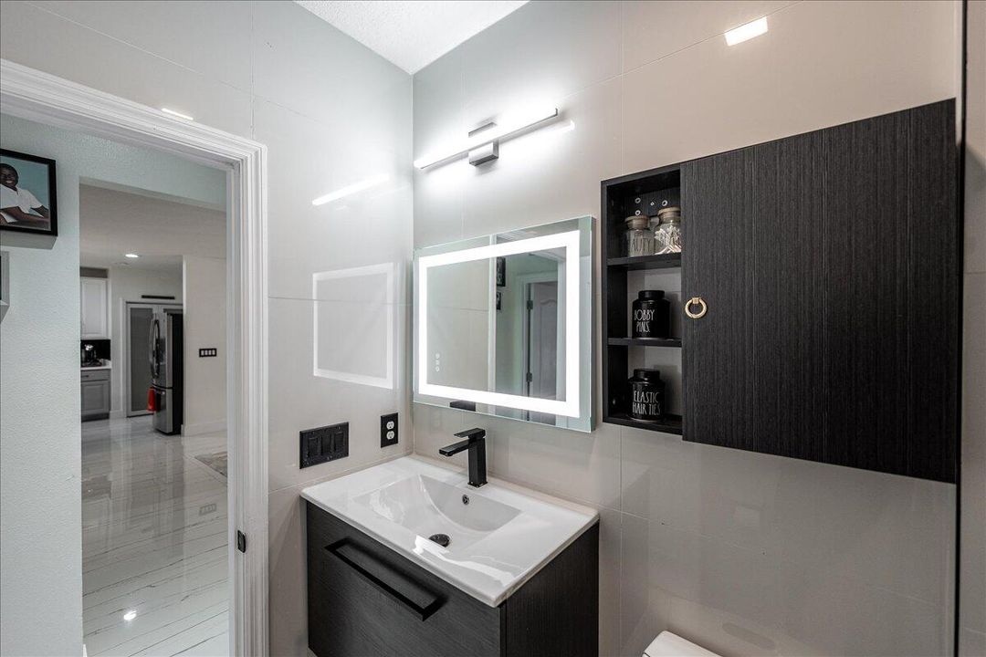 Active With Contract: $419,900 (3 beds, 2 baths, 1600 Square Feet)