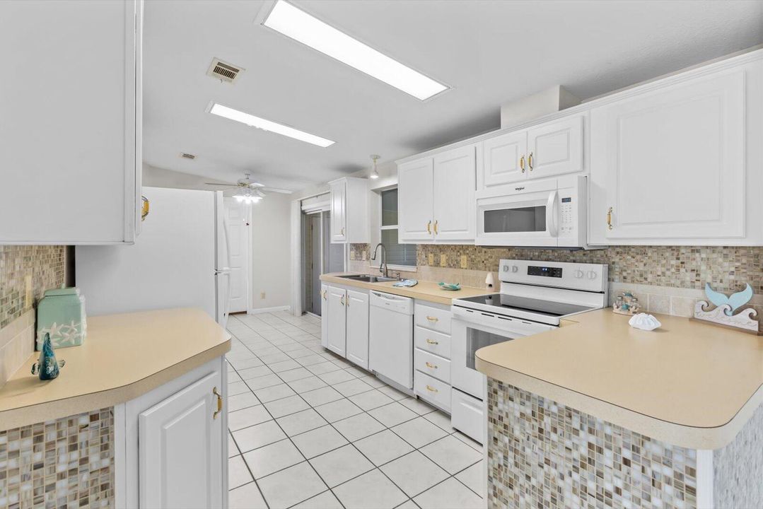 合同活跃: $129,995 (3 贝兹, 2 浴室, 1693 平方英尺)