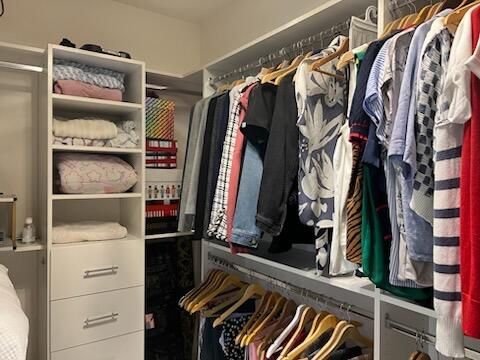 Active With Contract: $419,900 (3 beds, 2 baths, 1600 Square Feet)