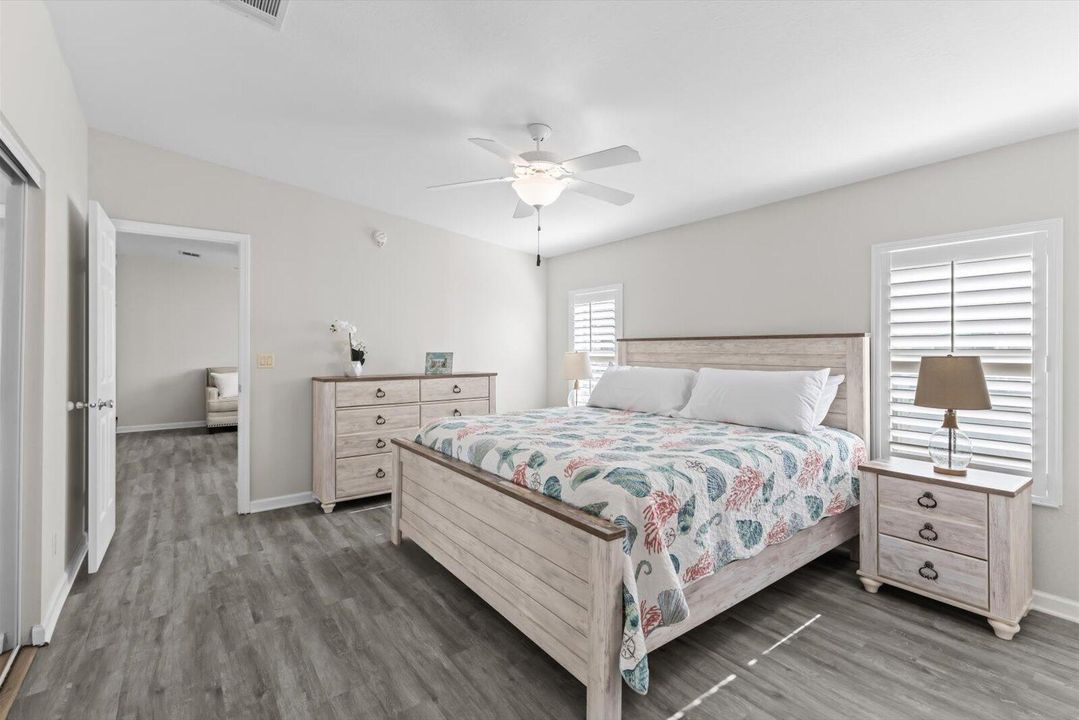 合同活跃: $129,995 (3 贝兹, 2 浴室, 1693 平方英尺)