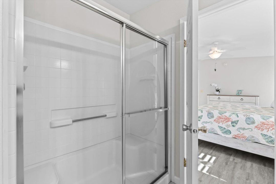 合同活跃: $129,995 (3 贝兹, 2 浴室, 1693 平方英尺)