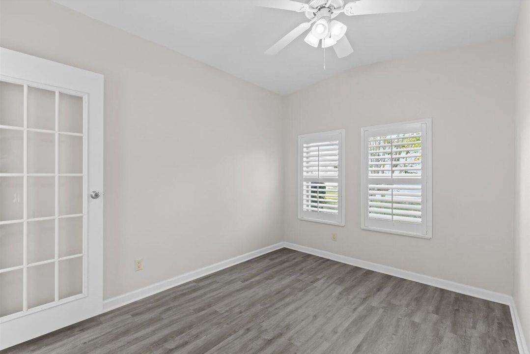 合同活跃: $129,995 (3 贝兹, 2 浴室, 1693 平方英尺)