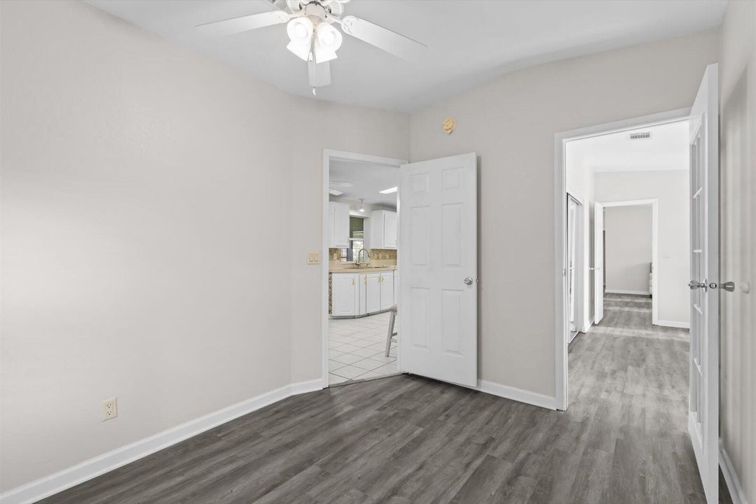 合同活跃: $129,995 (3 贝兹, 2 浴室, 1693 平方英尺)