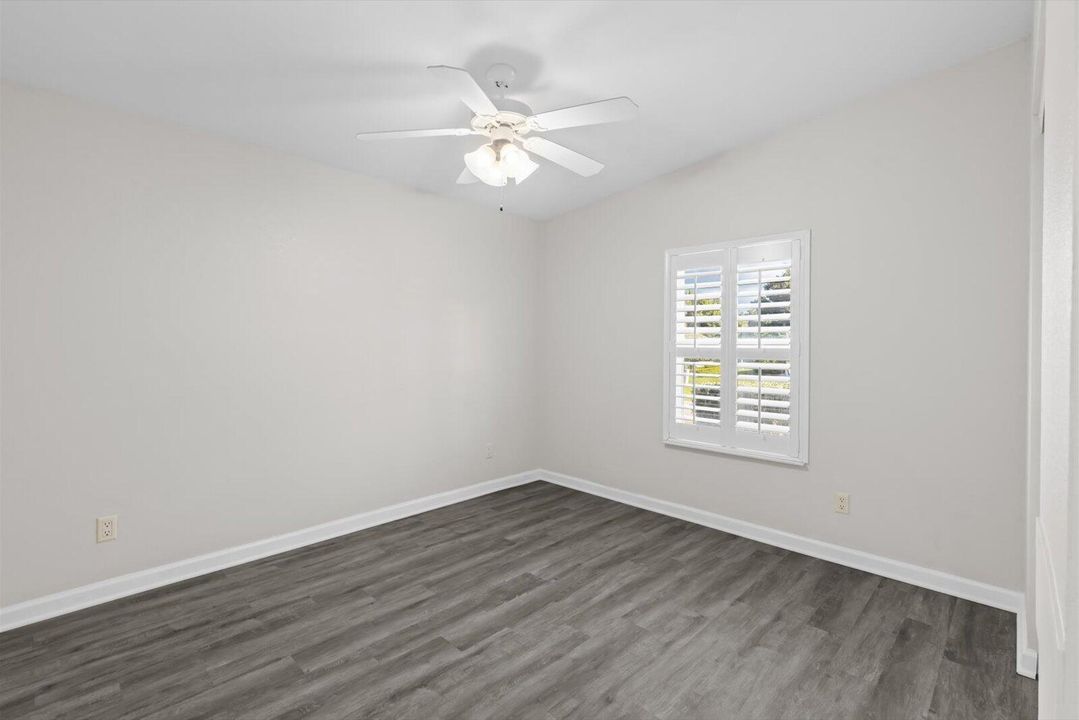 合同活跃: $129,995 (3 贝兹, 2 浴室, 1693 平方英尺)