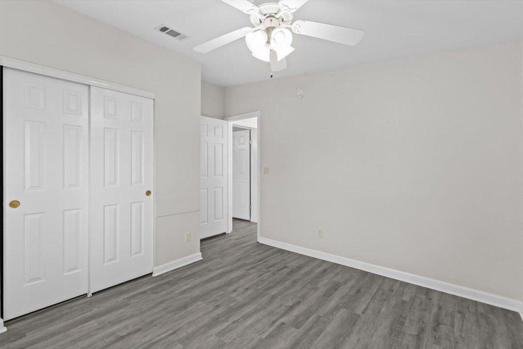 合同活跃: $129,995 (3 贝兹, 2 浴室, 1693 平方英尺)