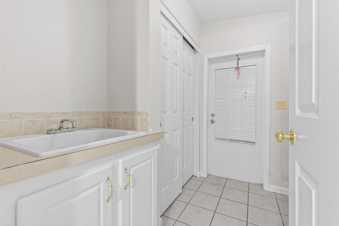 合同活跃: $129,995 (3 贝兹, 2 浴室, 1693 平方英尺)