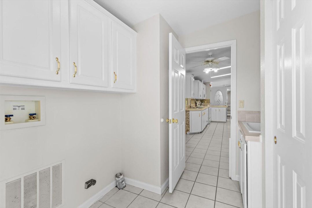 合同活跃: $129,995 (3 贝兹, 2 浴室, 1693 平方英尺)